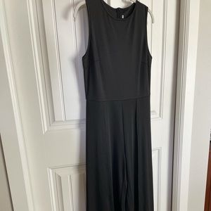 Pant suit with train